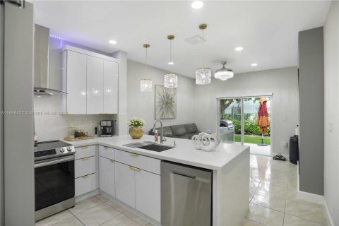 House in Miami, Florida 3 bedrooms, 114.27 sq.m. № 1427448 - photo 21