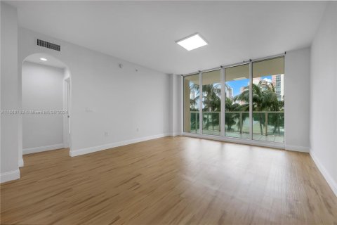 Condo in Aventura, Florida, 3 bedrooms  № 1427449 - photo 16