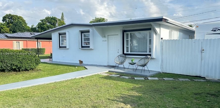 House in Miami, Florida 3 bedrooms, 98.85 sq.m. № 1368917