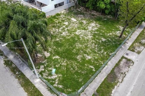 Propiedad comercial en venta en Miami, Florida № 1368962 - foto 3