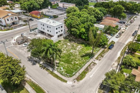 Propiedad comercial en venta en Miami, Florida № 1368962 - foto 2