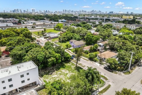 Propiedad comercial en venta en Miami, Florida № 1368962 - foto 1