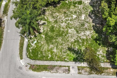 Propiedad comercial en venta en Miami, Florida № 1368962 - foto 8