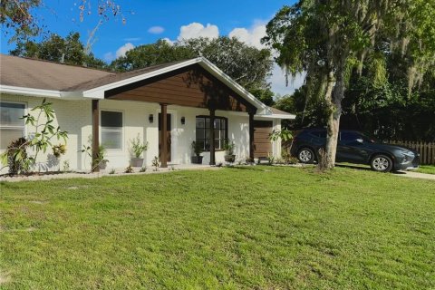 House in Lutz, Florida 3 bedrooms, 119.66 sq.m. № 1363572 - photo 2