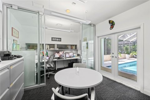 Casa en venta en Miami, Florida, 4 dormitorios, 283.54 m2 № 1281645 - foto 21