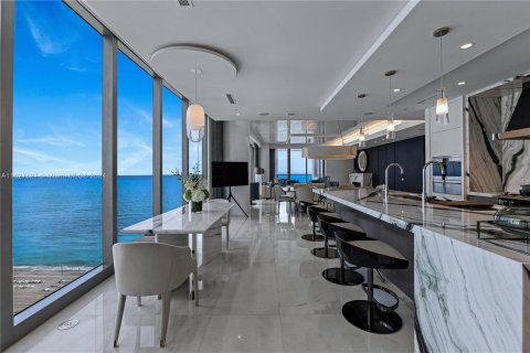 Condominio en venta en Sunny Isles Beach, Florida, 4 dormitorios, 407.38 m2 № 1281685 - foto 11