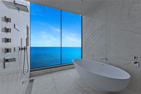 Condominio en venta en Sunny Isles Beach, Florida, 4 dormitorios, 407.38 m2 № 1281685 - foto 21