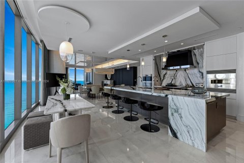 Copropriété à vendre à Sunny Isles Beach, Floride: 4 chambres, 407.38 m2 № 1281685 - photo 12