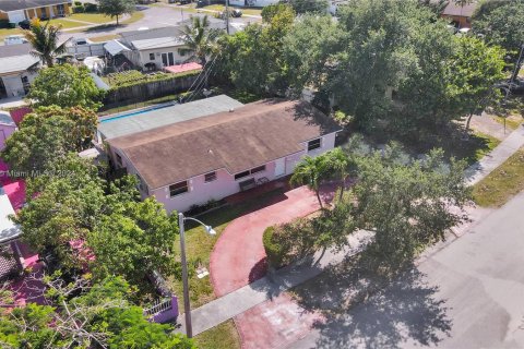 Villa ou maison à vendre à Cutler Bay, Floride: 4 chambres, 160.72 m2 № 1102476 - photo 7