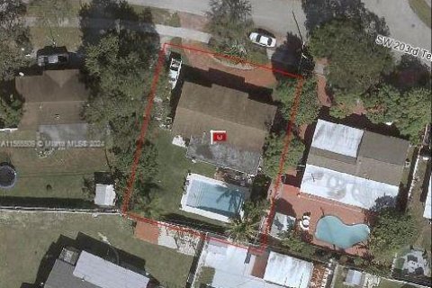 Villa ou maison à vendre à Cutler Bay, Floride: 4 chambres, 160.72 m2 № 1102476 - photo 1