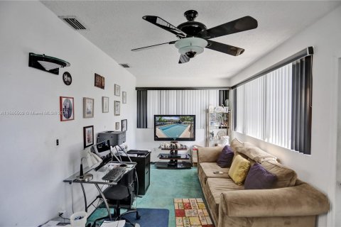 Villa ou maison à vendre à Cutler Bay, Floride: 4 chambres, 160.72 m2 № 1102476 - photo 16
