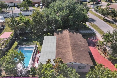 Villa ou maison à vendre à Cutler Bay, Floride: 4 chambres, 160.72 m2 № 1102476 - photo 6