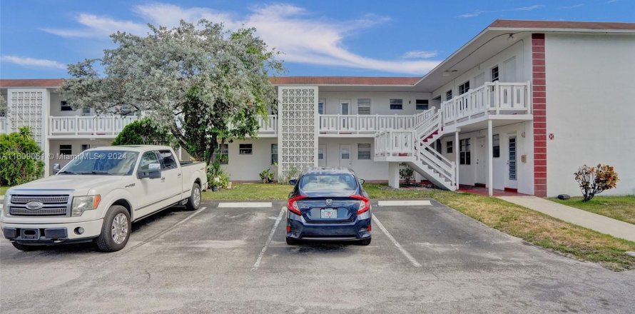 Condo in Lauderhill, Florida, 2 bedrooms  № 1231778