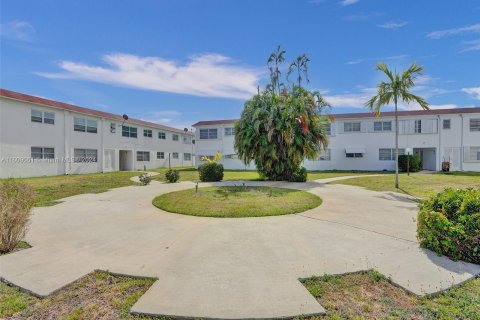 Condo in Lauderhill, Florida, 2 bedrooms  № 1231778 - photo 27