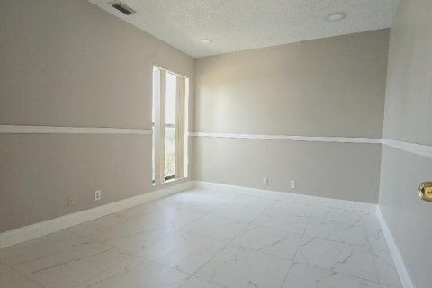 Townhouse in Palm Springs, Florida 2 bedrooms, 88.35 sq.m. № 1100230 - photo 5