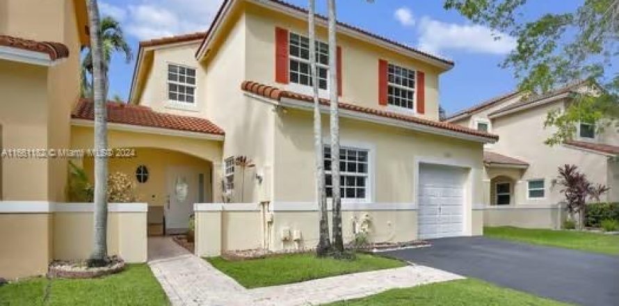 Villa ou maison à Pembroke Pines, Floride 3 chambres, 137.03 m2 № 1367589