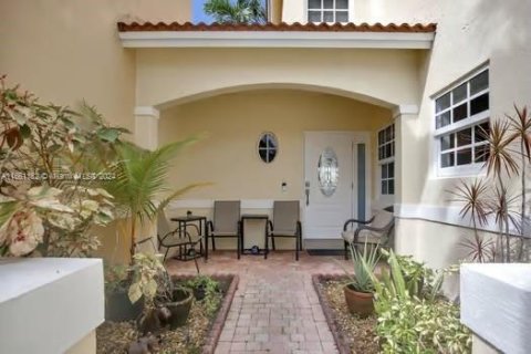 Villa ou maison à vendre à Pembroke Pines, Floride: 3 chambres, 137.03 m2 № 1367589 - photo 3