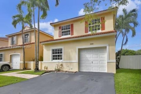 Villa ou maison à vendre à Pembroke Pines, Floride: 3 chambres, 137.03 m2 № 1367589 - photo 2