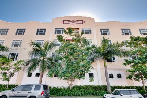 Condo in Miami, Florida, 1 bedroom  № 1367585 - photo 1