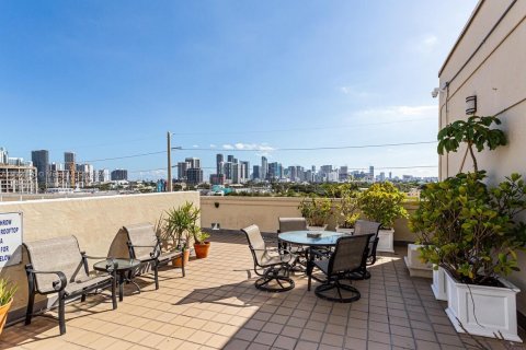 Condo in Miami, Florida, 1 bedroom  № 1367585 - photo 9