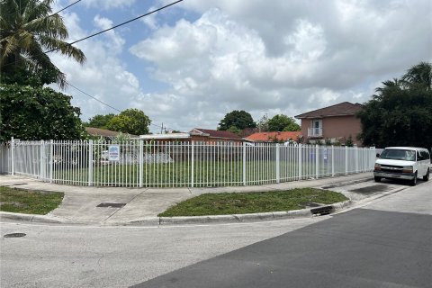 Immobilier commercial à vendre à Miami, Floride № 56911 - photo 2