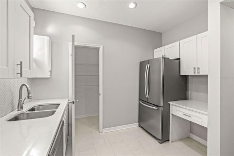 Townhouse in Tampa, Florida 3 bedrooms, 165.09 sq.m. № 914979 - photo 13