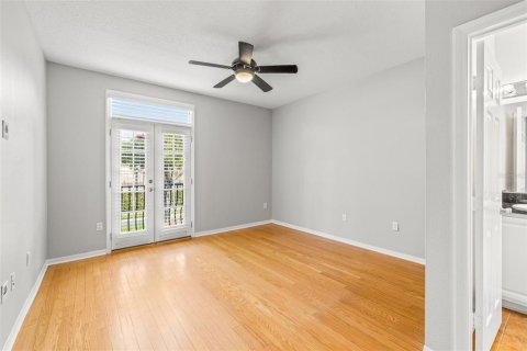 Townhouse in Tampa, Florida 3 bedrooms, 165.09 sq.m. № 914979 - photo 18