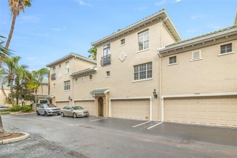 Townhouse in Tampa, Florida 3 bedrooms, 165.09 sq.m. № 914979 - photo 5
