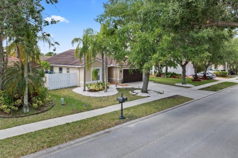 Villa ou maison à vendre à Pembroke Pines, Floride: 3 chambres, 153.1 m2 № 1175414 - photo 3