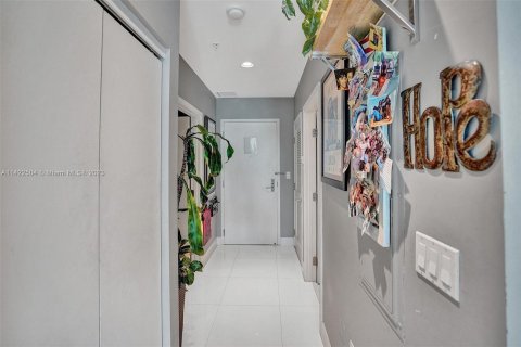 Condominio en venta en North Bay Village, Florida, 1 dormitorio, 78.04 m2 № 626657 - foto 7