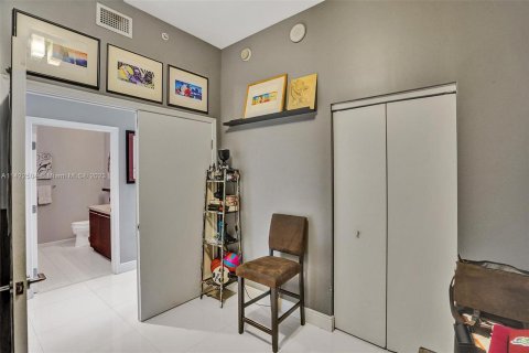 Condominio en venta en North Bay Village, Florida, 1 dormitorio, 78.04 m2 № 626657 - foto 13
