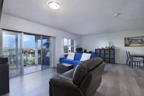 Condominio en venta en Hallandale Beach, Florida, 1 dormitorio, 78.97 m2 № 1234233 - foto 4