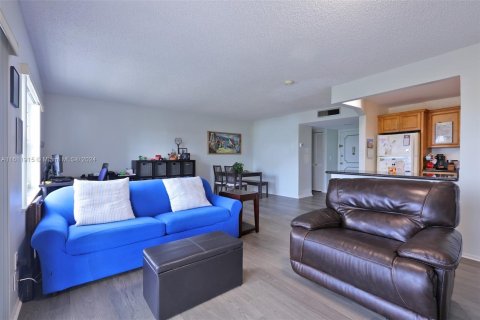 Condominio en venta en Hallandale Beach, Florida, 1 dormitorio, 78.97 m2 № 1234233 - foto 7