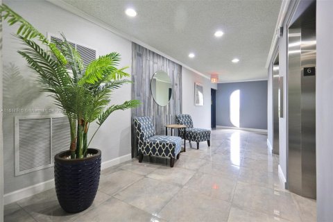 Condominio en venta en Hallandale Beach, Florida, 1 dormitorio, 78.97 m2 № 1234233 - foto 20