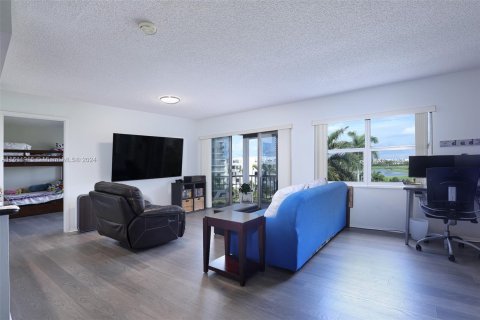 Copropriété à vendre à Hallandale Beach, Floride: 1 chambre, 78.97 m2 № 1234233 - photo 3
