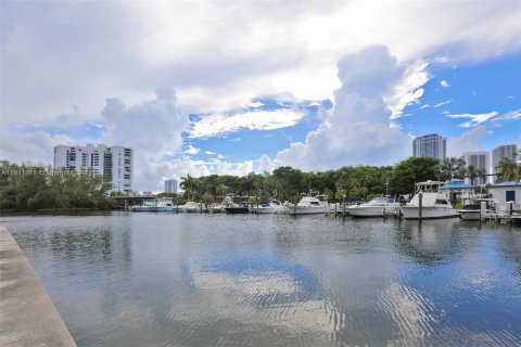 Condominio en venta en Hallandale Beach, Florida, 1 dormitorio, 78.97 m2 № 1234233 - foto 23