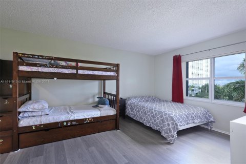 Condominio en venta en Hallandale Beach, Florida, 1 dormitorio, 78.97 m2 № 1234233 - foto 13