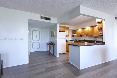 Condominio en venta en Hallandale Beach, Florida, 1 dormitorio, 78.97 m2 № 1234233 - foto 11