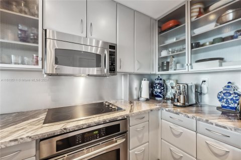 Condo in Miami Beach, Florida, 1 bedroom  № 1234080 - photo 10