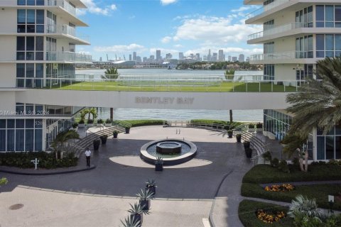 Copropriété à vendre à Miami Beach, Floride: 1 chambre, 72.28 m2 № 1234080 - photo 1