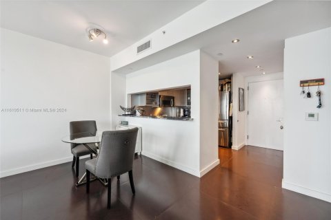 Condo in Miami Beach, Florida, 1 bedroom  № 1234080 - photo 15