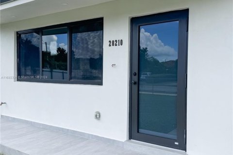 Casa en venta en Miami, Florida, 3 dormitorios, 135.82 m2 № 1439946 - foto 2