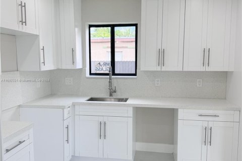 Casa en venta en Miami, Florida, 3 dormitorios, 135.82 m2 № 1439946 - foto 5