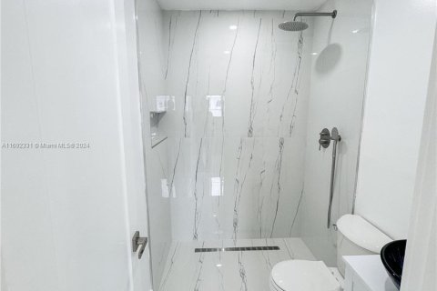 Casa en venta en Miami, Florida, 3 dormitorios, 135.82 m2 № 1439946 - foto 11