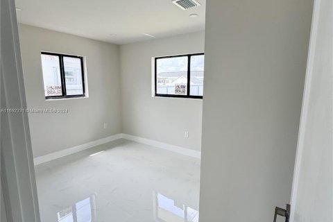 Casa en venta en Miami, Florida, 3 dormitorios, 135.82 m2 № 1439946 - foto 6