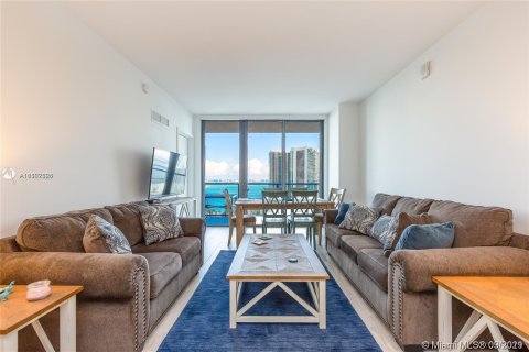 Condominio en alquiler en Miami, Florida, 1 dormitorio, 63.08 m2 № 4677 - foto 2