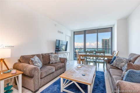 Condo in Miami, Florida, 1 bedroom  № 4677 - photo 1