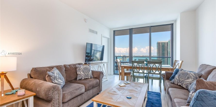 Condominio en Miami, Florida, 1 dormitorio  № 4677