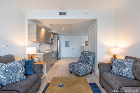 Condominio en alquiler en Miami, Florida, 1 dormitorio, 63.08 m2 № 4677 - foto 6