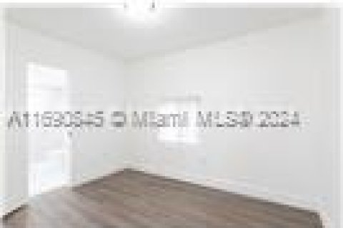 Propiedad comercial en venta en Miami, Florida, 104.42 m2 № 1437082 - foto 13